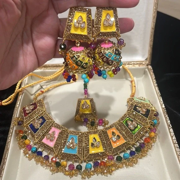 Navratan Gold Tone Jadau Choker Necklace Set Necklace, earrings and tikka) - Picture 5 of 10